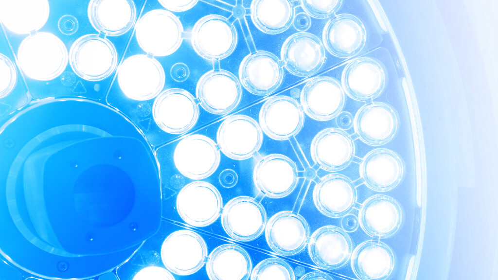 Surgery room overhead light